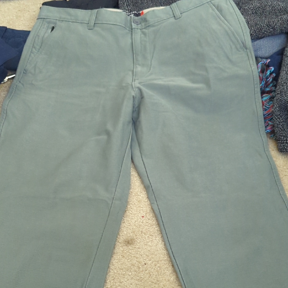 Dockers Men's Khaki Chinos